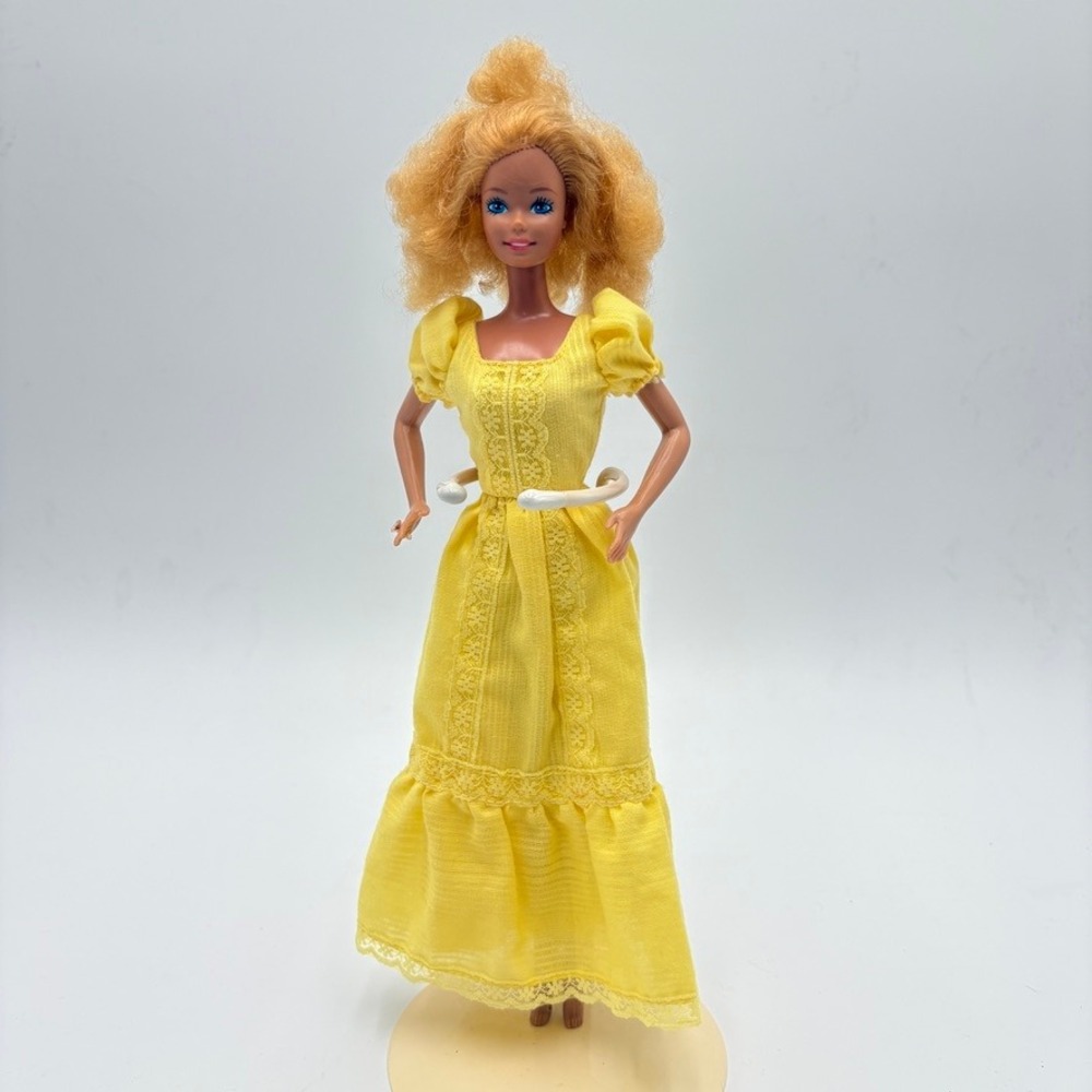 1981 Mattel Barbie Magic Curl Doll 3856 in Original Yellow Dress Vintage